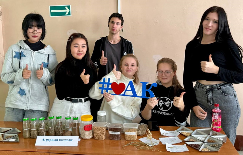 Преподаватели и студенты на XIV Всероссийском Фестивале НАУКА 0+